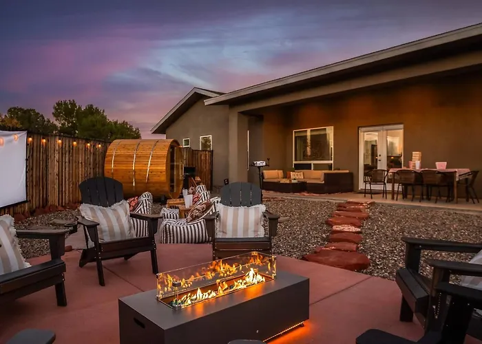 Holiday home Cactus Hollow~spa~sauna~cold Plunge~theatre~golf Cottonwood