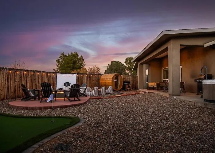 Cactus Hollow~spa~sauna~cold Plunge~theatre~golf *