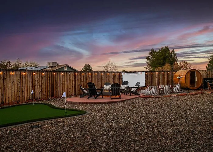 Cactus Hollow~spa~sauna~cold Plunge~theatre~golf Cottonwood