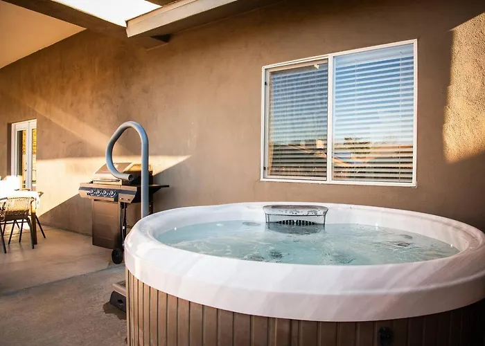 Cactus Hollow~spa~sauna~cold Plunge~theatre~golf Holiday home