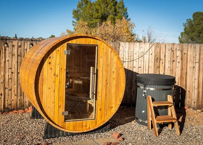 Cactus Hollow~spa~sauna~cold Plunge~theatre~golf *