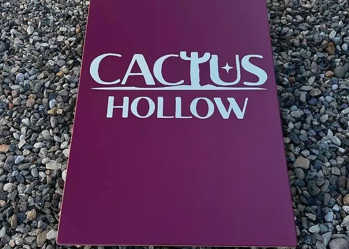 Holiday home Cactus Hollow~spa~sauna~cold Plunge~theatre~golf *